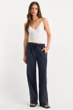 the weightless sculpting modern tank